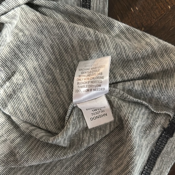 W57 grey black patterned blouse one world medium med m - Picture 6 of 6